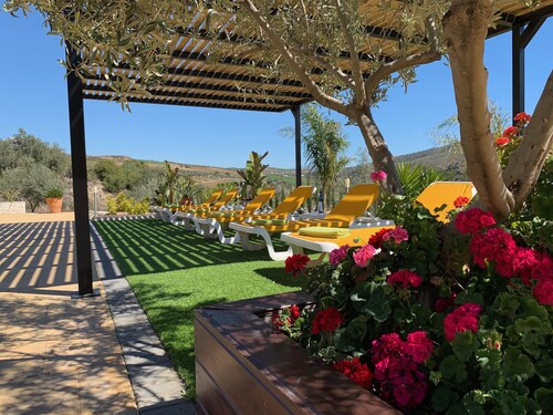 Ylellinen huvila yksityinen uima-allas upealla näköalalla ja ilmainen WiFi 