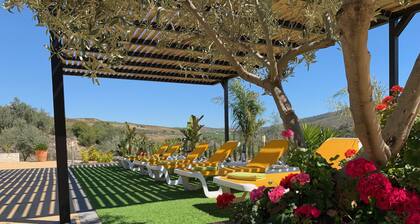 Ylellinen huvila yksityinen uima-allas upealla näköalalla ja ilmainen WiFi