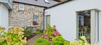 A Unique Thatched Cottage close to Newgrange & Dublin Airport