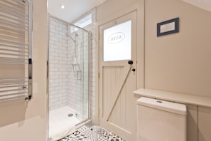 Combined shower/tub, hair dryer, towels, soap