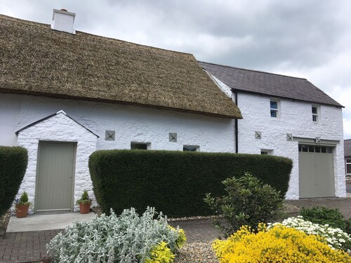 A Unique Thatched Cottage close to Newgrange & Dublin Airport