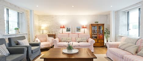 Smart-TV, Kamin, DVD-Player, Stereoanlage