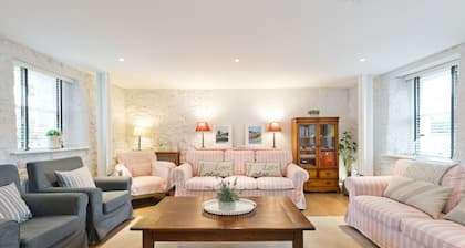 A Unique Thatched Cottage close to Newgrange & Dublin Airport