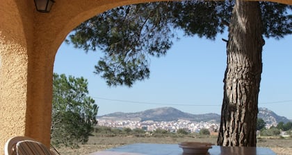 SPANISH VILLA WITH PRIVATE POOL, WIFI, 50 MINUTES FROM THE BEACH