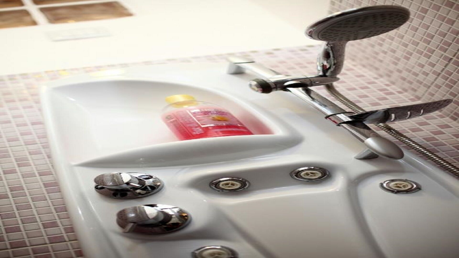 Haartrockner, Handtücher, Seife, Shampoo