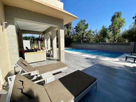 Pool. Villa Amelkis with a Private pool - 10min from city centre