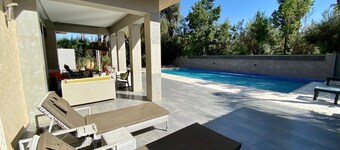 Villa Amelkis with a Private pool - 10min from city centre