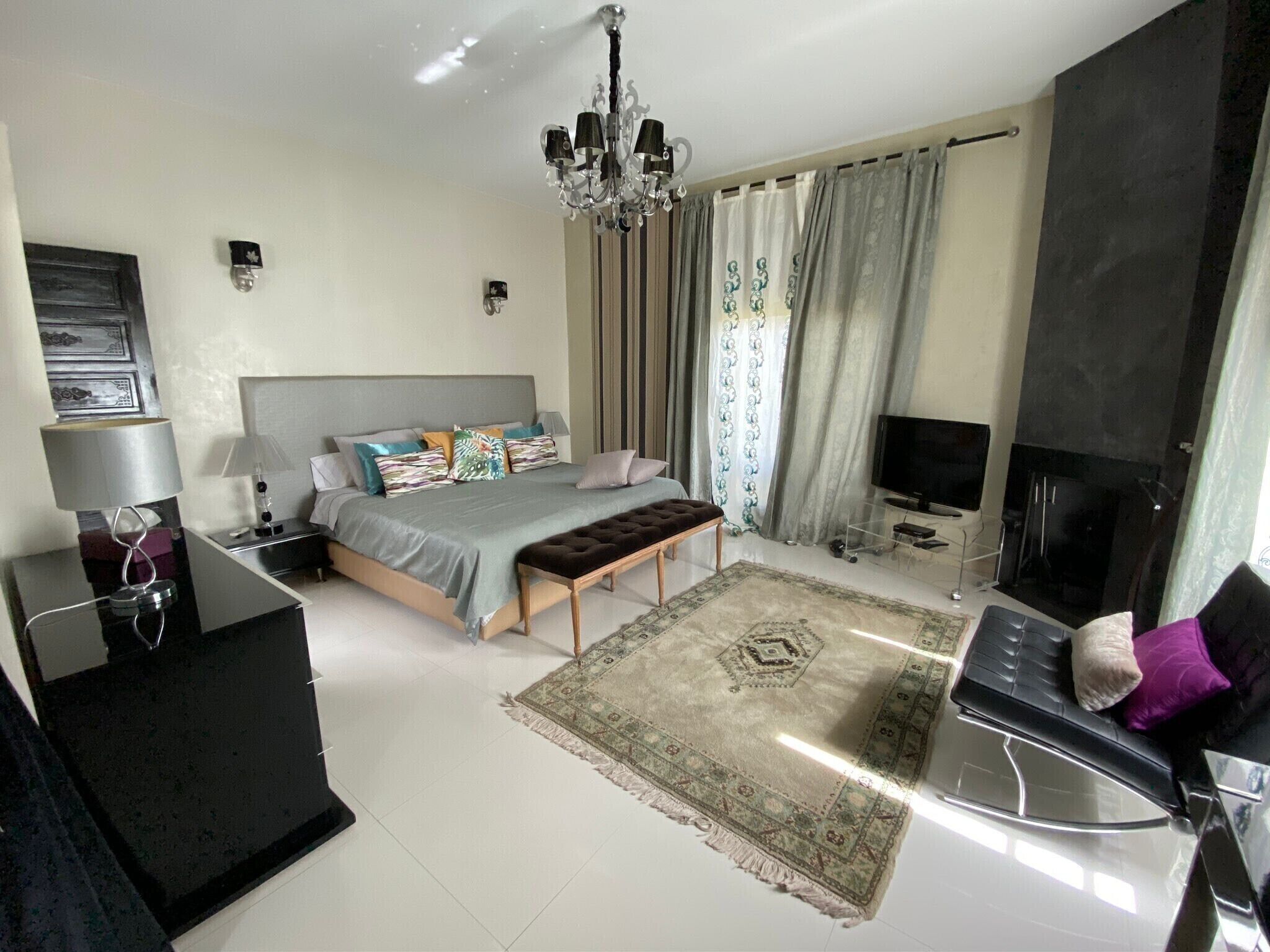 5 Schlafzimmer, Zimmersafe, Bügeleisen/Bügelbrett, WLAN