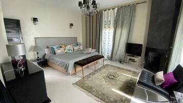 5 Schlafzimmer, Zimmersafe, Bügeleisen/Bügelbrett, WLAN