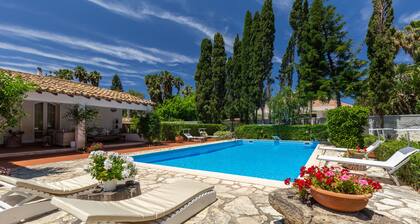 VILLA with pool in Mondello 15 people