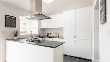 Fridge, cookware/dishes/utensils, spices, freezer