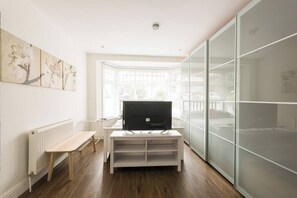 Interior - Luxurious New Apartment (Greater London)