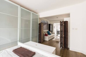 Interior - Luxurious New Apartment (Greater London)