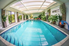 Piscine intérieure, piscine chauffée