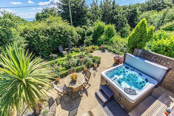 Outdoor hot tub heated to 40°C all year