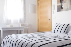 1 غرفة نوم ومكواة/لوح كي وواي فاي مجانًا  وملاءات أسرّة