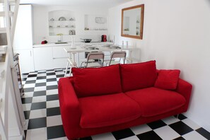Smart TV, books - Sweet Loft - Between Sea and Countryside (Bari)