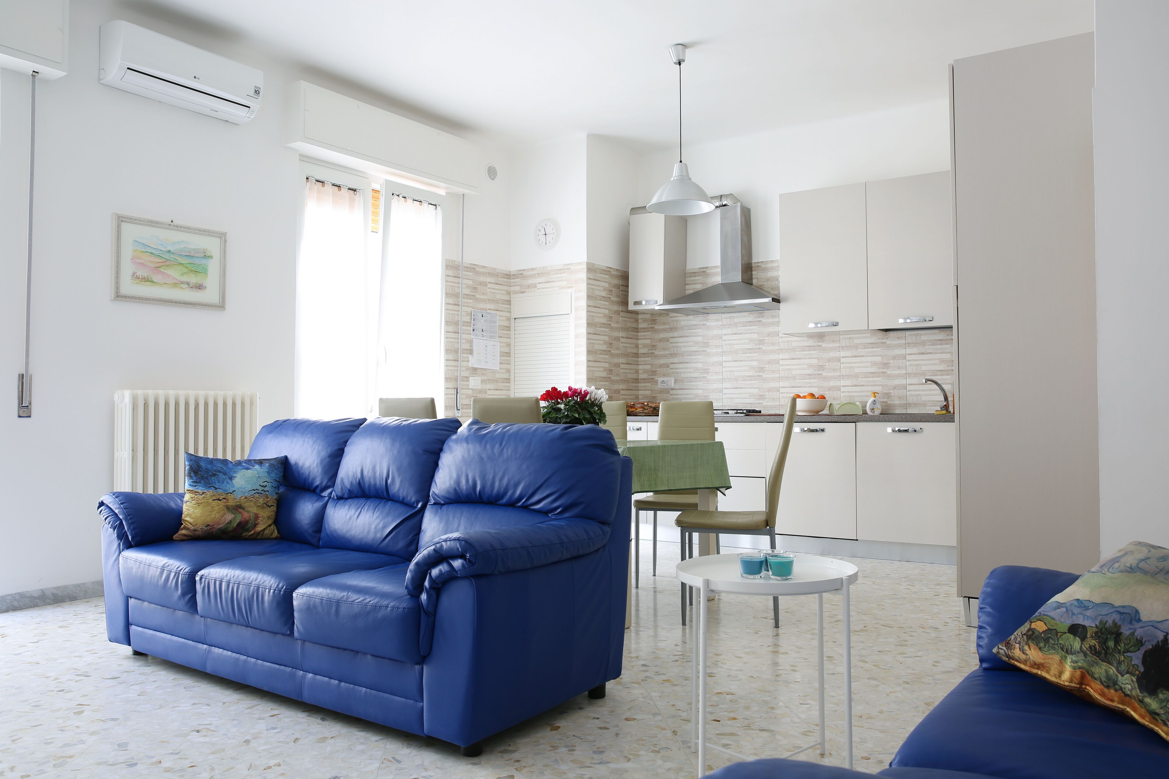 Smart-TV, Bücher, Computerbildschirme