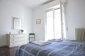 4 bedrooms, iron/ironing board, travel crib, free WiFi