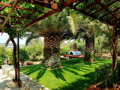 Aloni Home,family holiday,relaxing and quiet place,private parking,garden