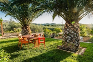 Outdoor dining - Aloni Home,family holiday,relaxing and quiet place,private parking,garden (moires)