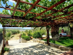 Property grounds - Aloni Home,family holiday,relaxing and quiet place,private parking,garden (moires)