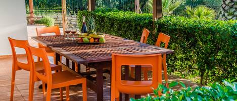 Outdoor dining