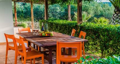 Aloni Home,family holiday,relaxing and quiet place,private parking,garden