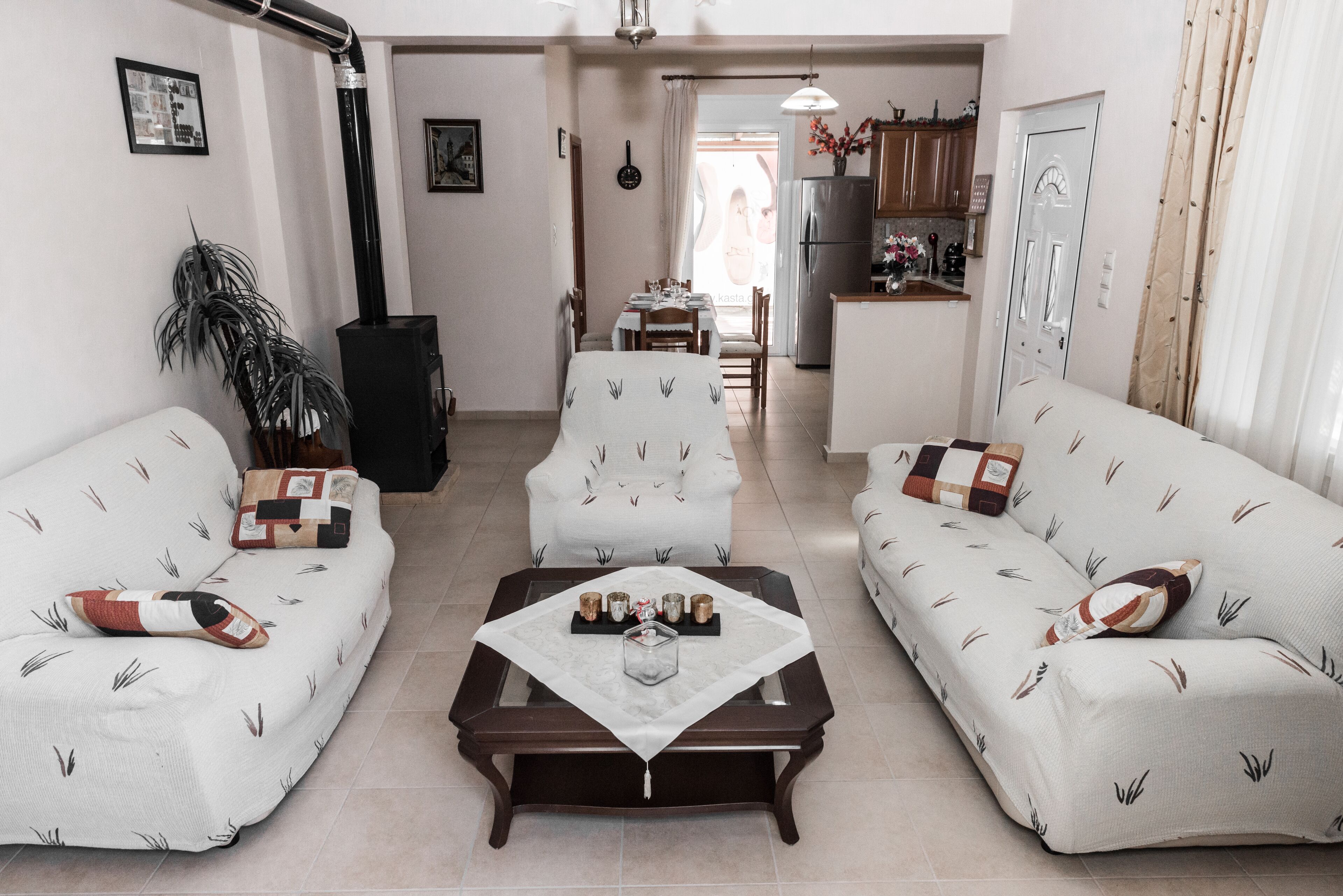 Smart TV, DVD player, stereo