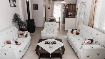 Smart TV, DVD player, stereo