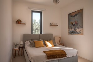 3 bedrooms, iron/ironing board, travel cot, free WiFi