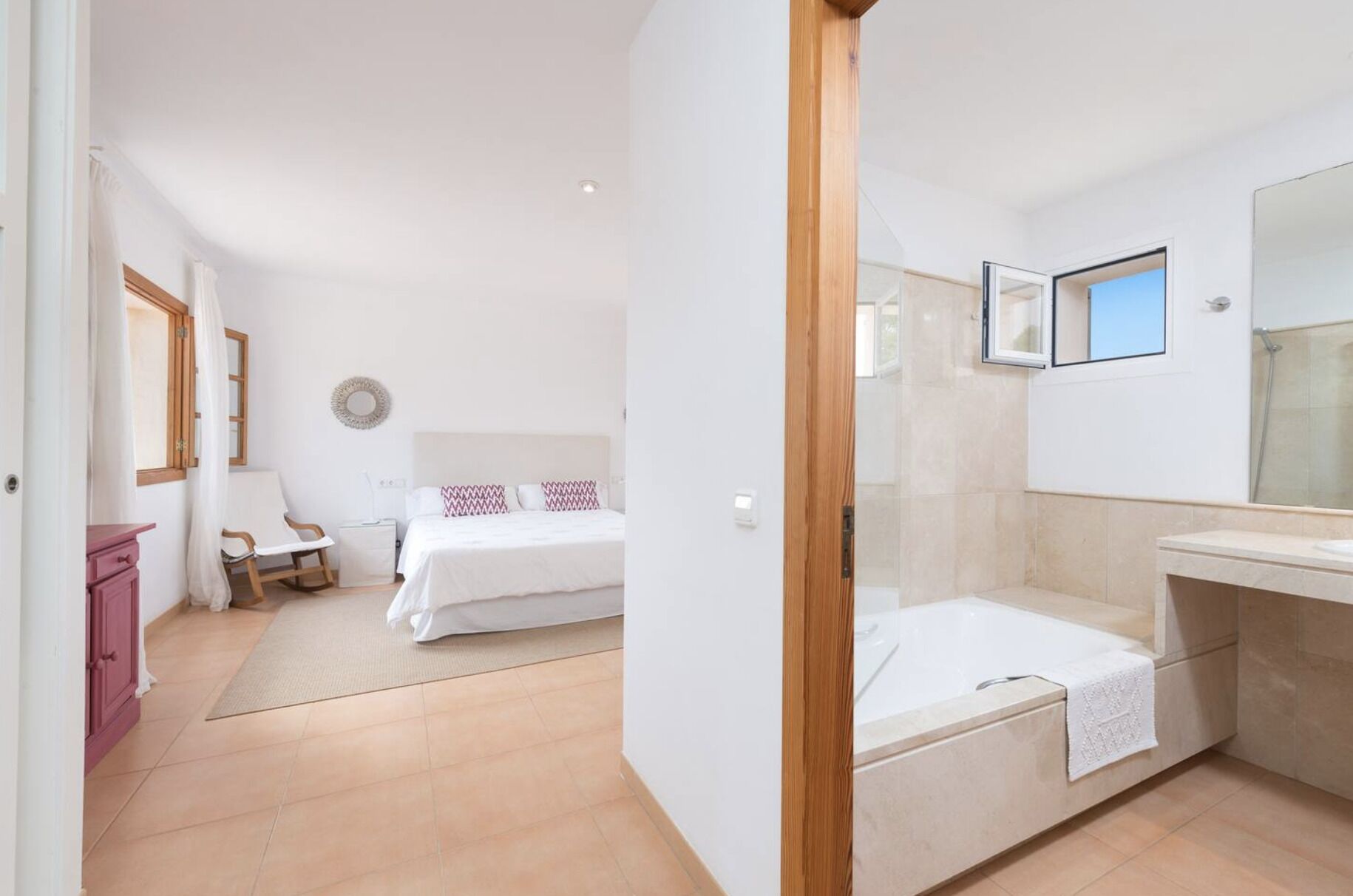 3 bedrooms, iron/ironing board, WiFi, bed sheets