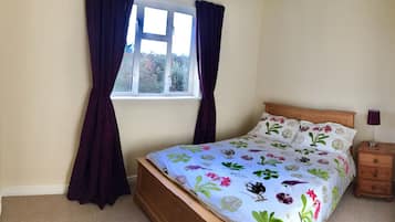 4 bedrooms, iron/ironing board, bed sheets
