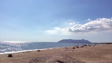 Una spiaggia nelle vicinanze