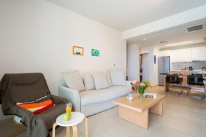 TV, fireplace, DVD player, stereo - Basilico villa,Relaxation in luxury,seaview&private pool,near beach&all you need (PANORMOS RETHYMNO CRETE GREECE )