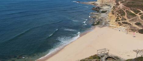 Una spiaggia nelle vicinanze