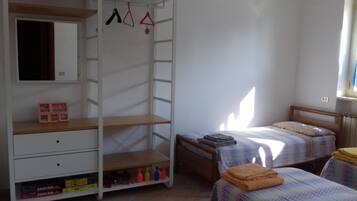 2 habitaciones, tabla de planchar con plancha y acceso a internet