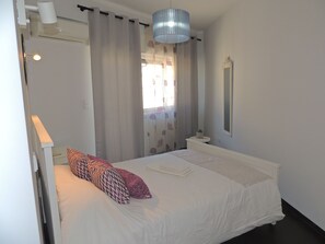 1 غرفة نوم ومكواة/لوح كي وواي فاي مجانًا وملاءات أسرّة