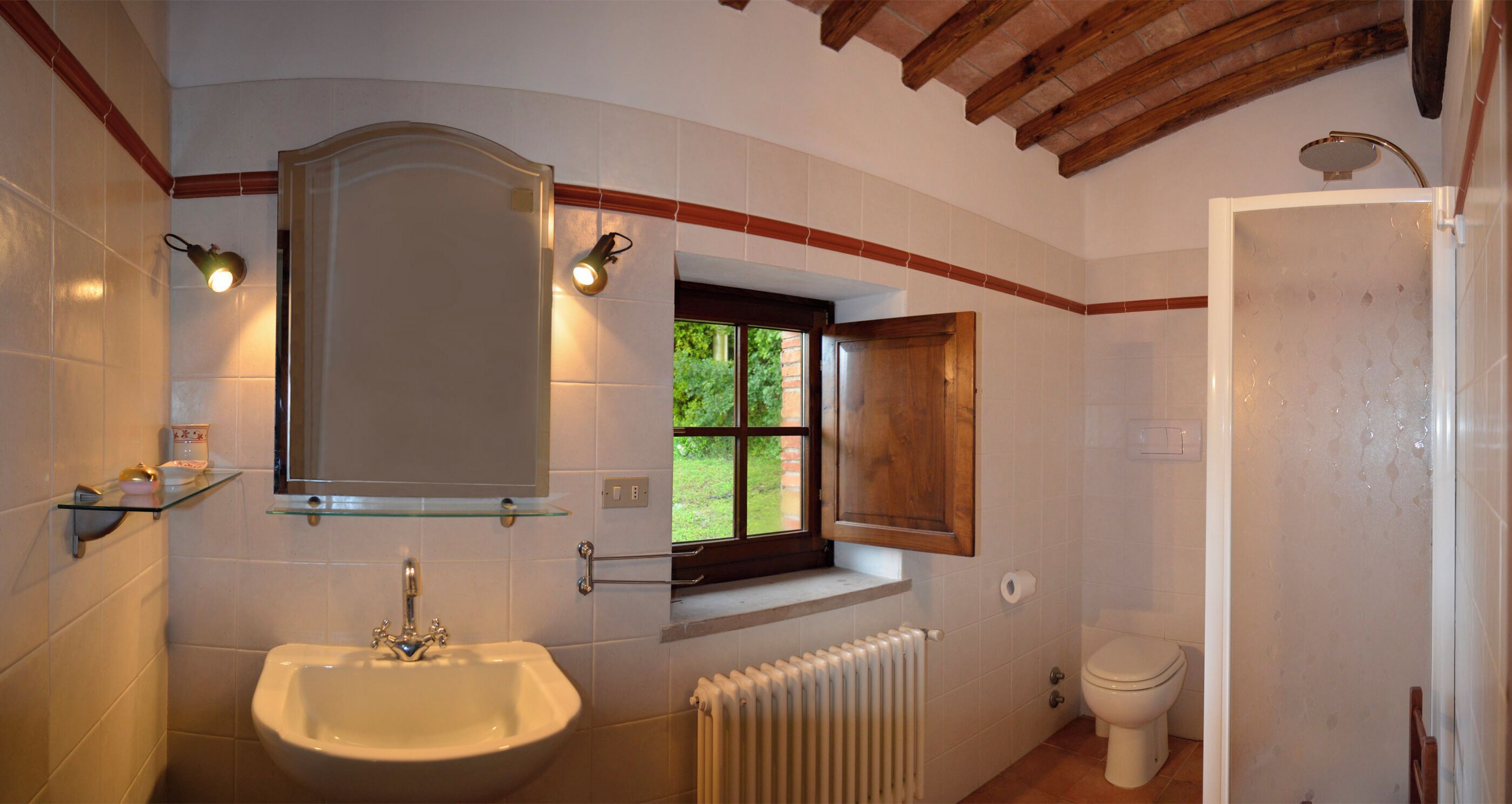 Combined shower/tub, hair dryer, bidet, towels