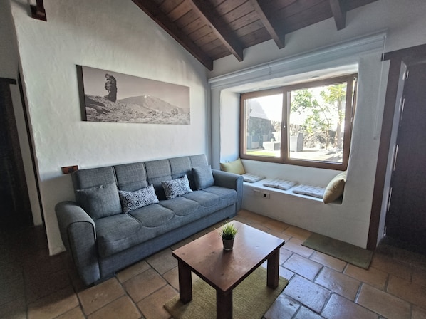 TV, fireplace, stereo