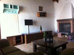 TV, fireplace, stereo