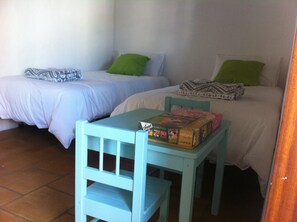 2 quartos, ferros/tábuas de passar roupa, Wi-Fi, roupa de cama