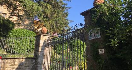 Chianti Rufina una antigua villa de 1200 "Torre de los árboles"