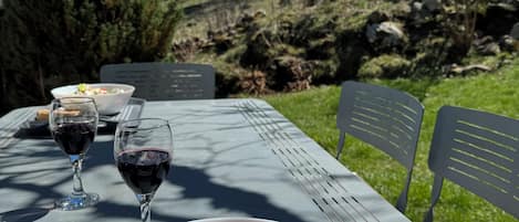 تناول الطعام بالخارج