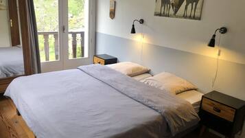 2 bedrooms, iron/ironing board, free WiFi, bed sheets