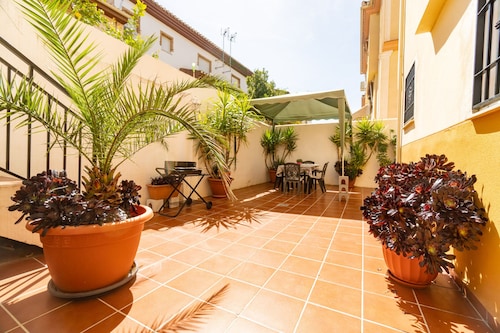 Beautiful house in Granada just 10min from the center + (PARKING IN THE CENTER) + WIFI