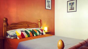 3 slaapkamers, een strijkplank/strijkijzer, wifi, beddengoed