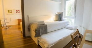 2 bedrooms, desk, iron/ironing board, travel crib - Nice apartment Seville center with Free Parking (Sevilla)