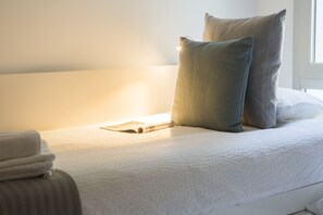 2 bedrooms, desk, iron/ironing board, travel crib - Nice apartment Seville center with Free Parking (Sevilla)