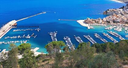 Wohnung in Villa 900 Meter vom Meer entfernt mit Blick auf den Golf von Castellammare